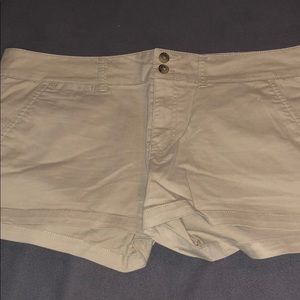 Khaki cargo shorties